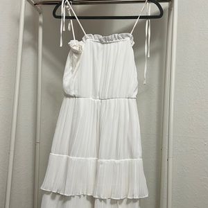 Small tiered white lulus dress with slit